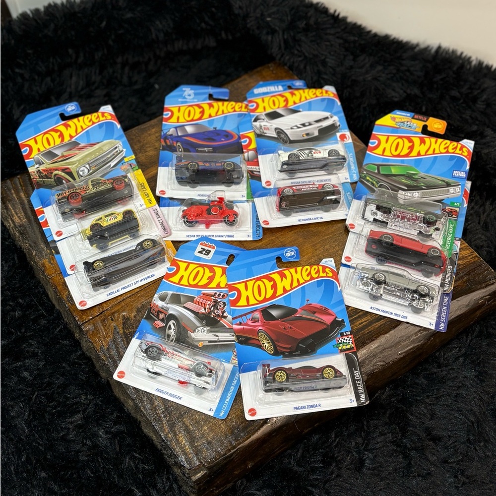 Hot Wheels Die-Cast Toy Cars 12-Pack Set Multicolor Mattel Brand New in Box
